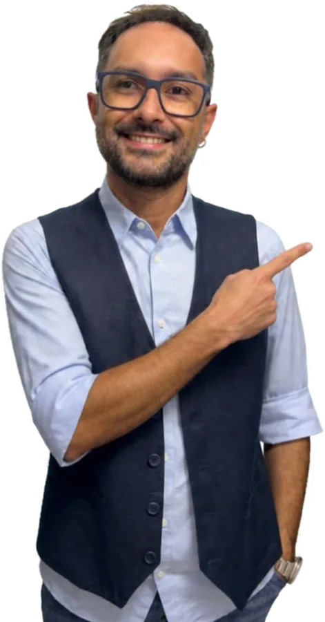 Antonio di Start Web indica la prenotazione della consulenza